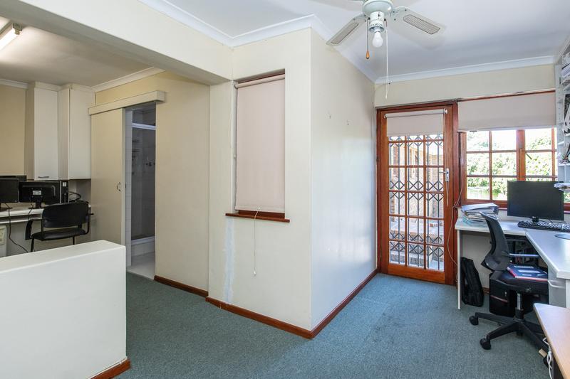 5 Bedroom Property for Sale in Constantia Western Cape